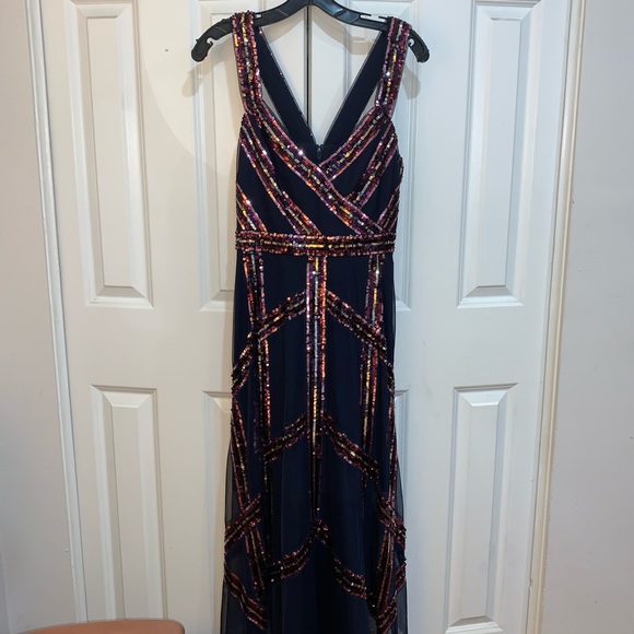 ELEGANT DRESS - Picture 1 of 8